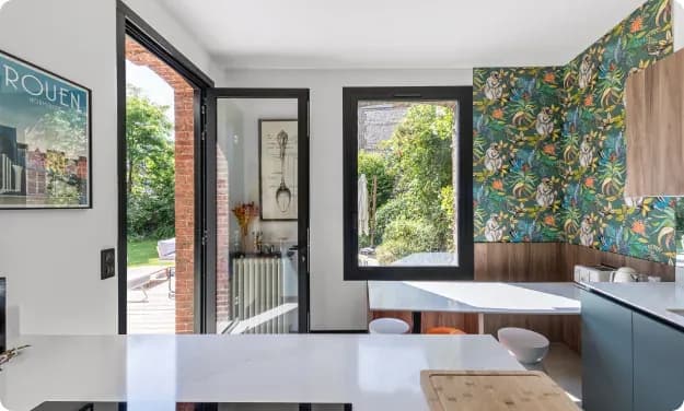 Showroom FARS avec exposition de menuiseries