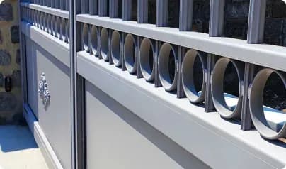 Portail élégant installé
